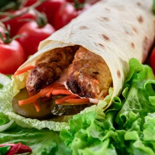 Куряча грудка на мангалі у лаваші