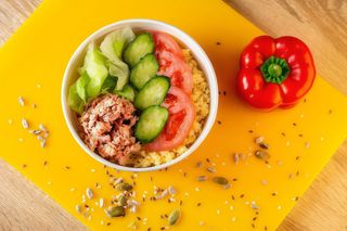 Боул з тунцем