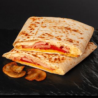 Гриль-лаваш з шинкою, грибами та сиром