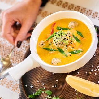 Вершковий суп з фіш-болами (330г)