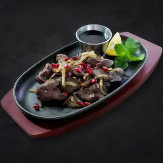 Печінка куряча з цибулею (300г)
