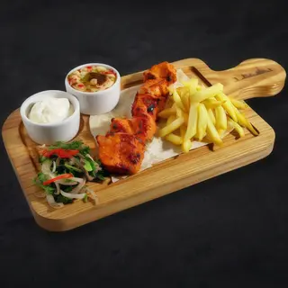 Шашлик з курки та картопля фрі і соус (200/100/75г)