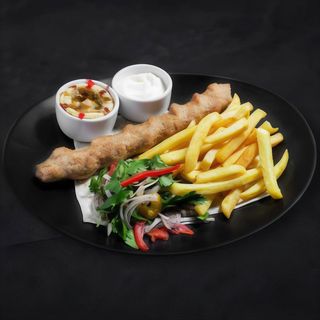 Кебаб з курятини та картопля фрі і соус (200/100/50г)