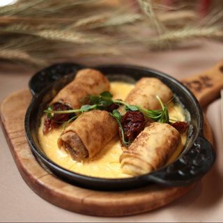 З рваною телятиною, томатами та чорносливом (212г)