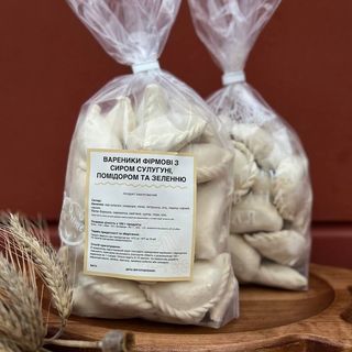 Вареники фірмові з сиром сулугуні, помідором та зеленню (1кг)