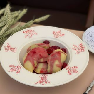 Парові вареники з вишнею (220/30г)