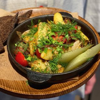 Селянська картопля на пательні з підчеревиною (330г)