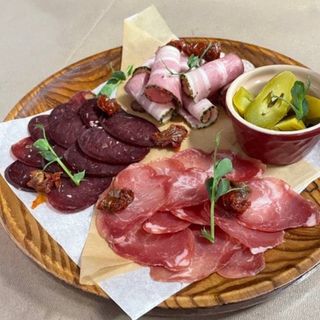 Дошка сиров'яленого фермерського м'яса