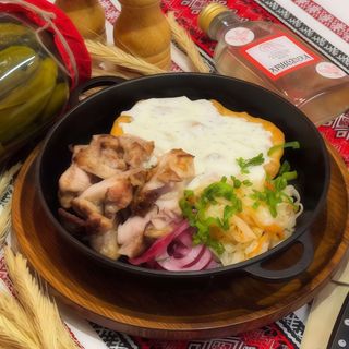 Смажене м’ясо курча з квашеною капустою та лангошем (260г)