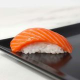 Суші з лососем