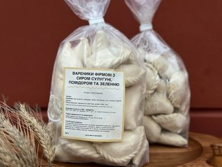 Вареники з сиром сулугуні, помідором та зеленню