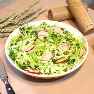 Домашній салат з капусти та духмяною заправкою