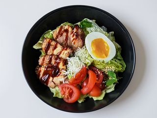 Азійський "цезар" з куркою (220г)