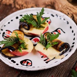 Рулети з баклажанів з сиром і томатами (200г)