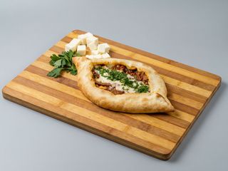 Аджарі з бринзою та томленою телятиною ( 350 грам )