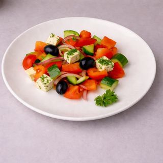 Салат із свіжих овочів та сиром фета 220 g