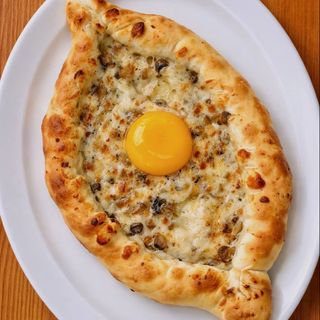 Хачапурі по-аджарськи з грибами (350 г)