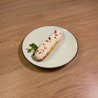 НОВИНКА - Еклер Малиновий