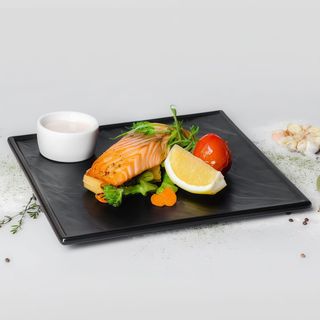 Філе лосося на овочевій подушці (270\40г)