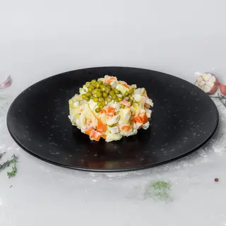 Салат олів'є з курячим м'ясом (230г)