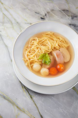 Курячий бульйон із локшиною