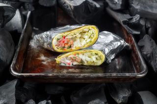 Шаурма з куркою та свіжими овочами