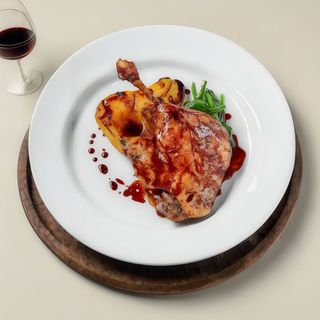 Качина ніжка з соусом хойсін