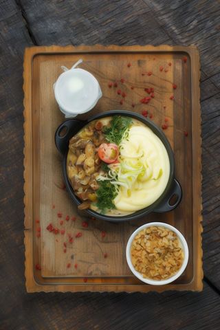 Бефстроганов із вирізки з картопляним пюре