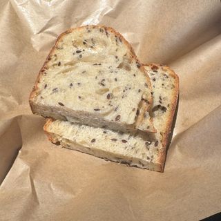 Хліб білий з льоном (100г)