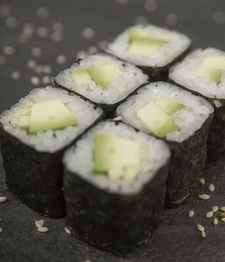 Макі авокадо (110г)