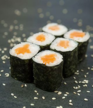 Макі сьомга (110г)