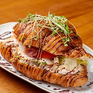 Круасан з куркою та фетою