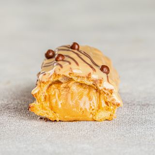 Еклер Солена Карамель