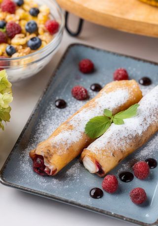 Млинці з вишенькою та крем-сиром