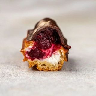 Еклер Вишневий