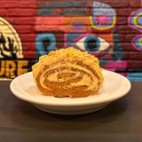 Рулет з сгущенкою та арахісом