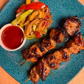 Свинина на шпажках 