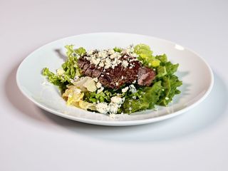 Теплий салат із телятиною 