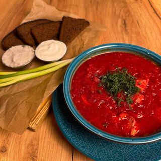 Борщ із салом та грінками 