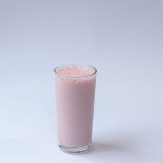 Полуничний мілк -шейк