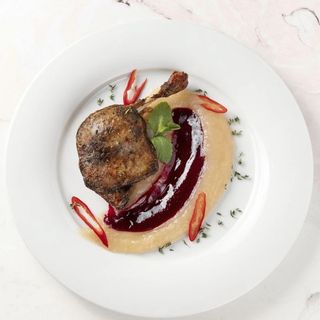 Качина ніжка з грушевим пюре (300г)