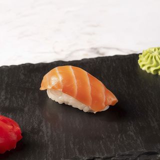 Нігірі лосось (42г)