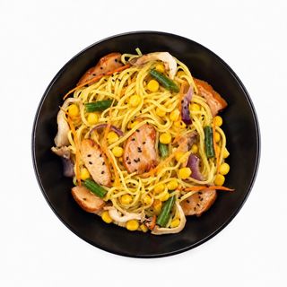 Рамен з копченою куркою теріякі (300г)