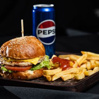 -30% Комбо Чизбургер+ велика фрі, PEPSI