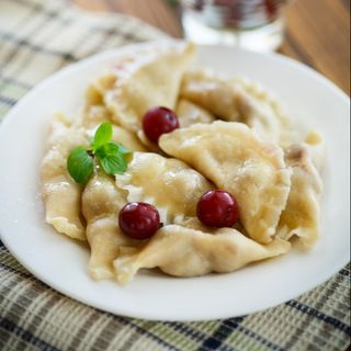 Вареники з вишнею (200/25г)