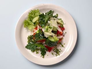 Салат із свіжих овочів з олією (200г)