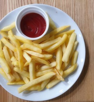 Картопля фрі з соусом (170/40г)