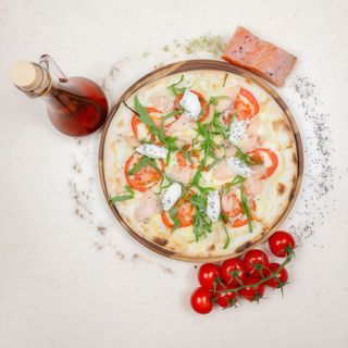 Піца з лососем на вершках (500г)
