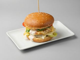 Бургер з курячою котлетою (340г)