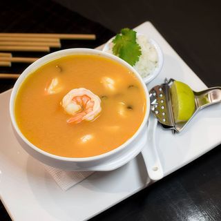 Том-ям з тигровою креветкою